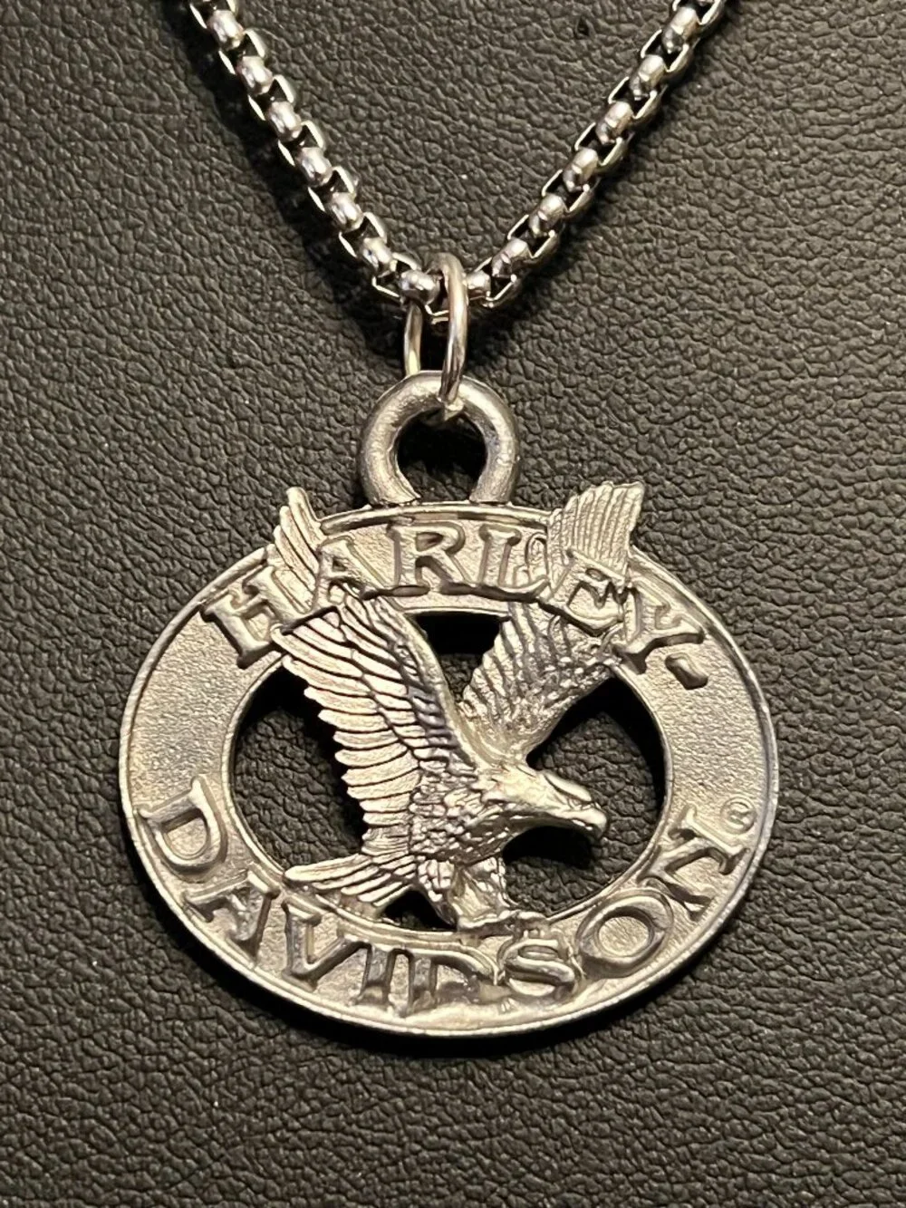 2004 Harley Davidson Eagle Pendant Necklace (409B)